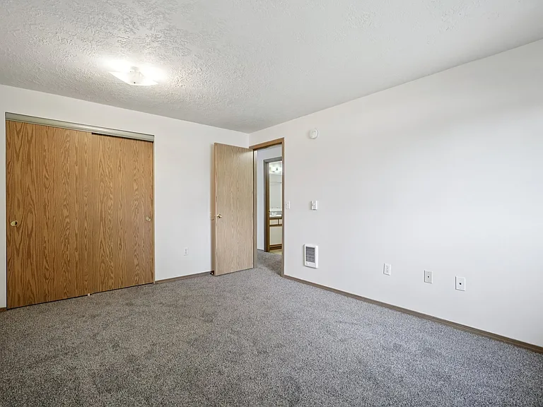 Valley Crest Apartments — Photo 22