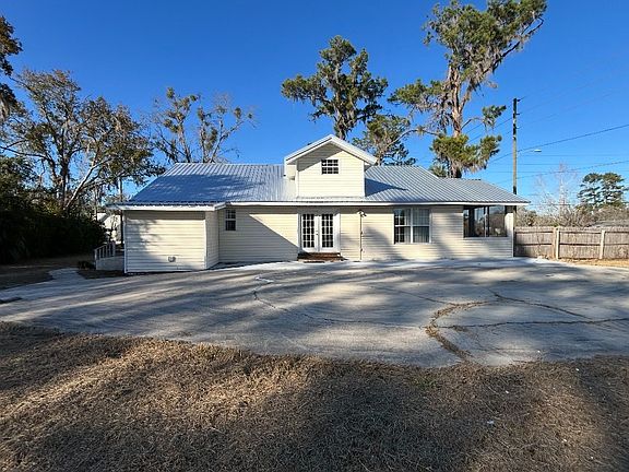 4th image of 104 10th St SW