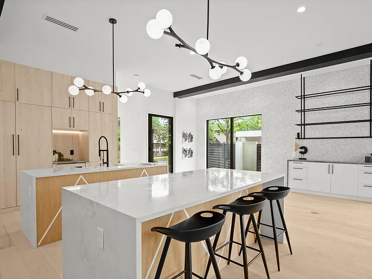 2215 S 3rd St — Photo 11
