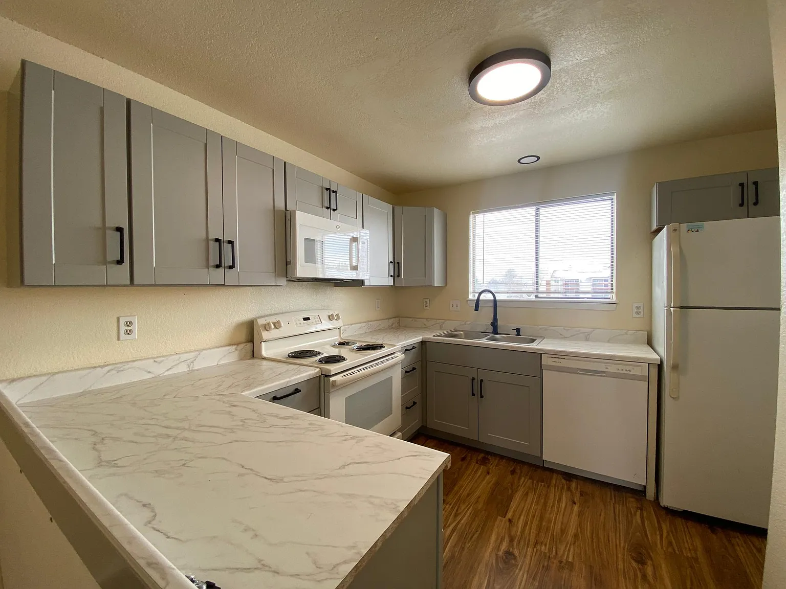 3 bed, 1167 sqft, $1,925 — Photo 2
