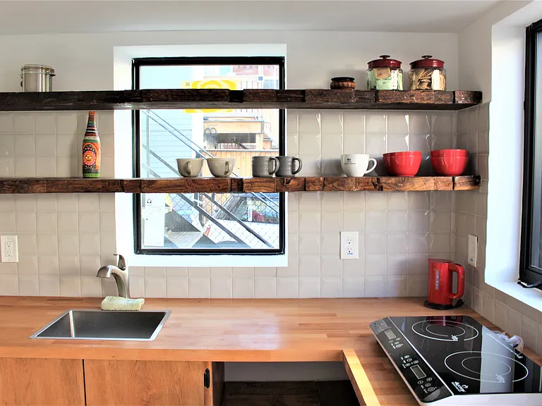 1318 Corbin Pl NE #B — Photo 3