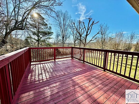 3rd image of 584 Dogwood Dr