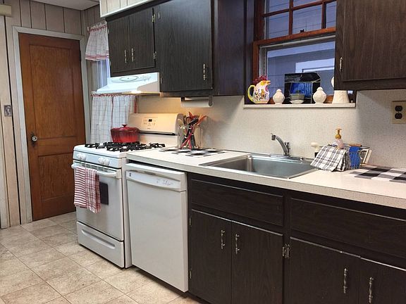 3rd image of 383 Pelton Ave