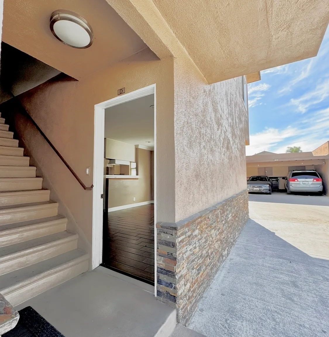 1 bed, 700 sqft, $2,000 — Photo 2