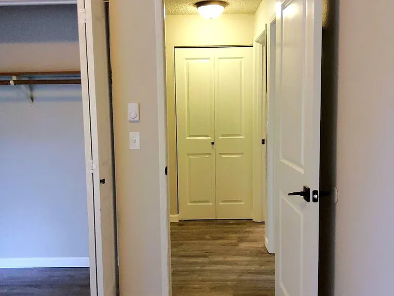 2100 Eldridge Ave — Photo 15