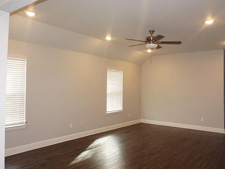 610 Wells St — Photo 4