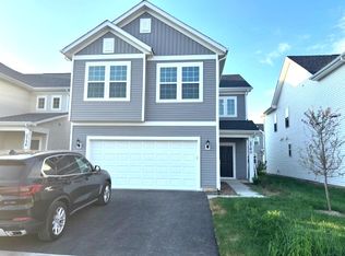 2760 Lawlor Ln, Naperville, IL 60564