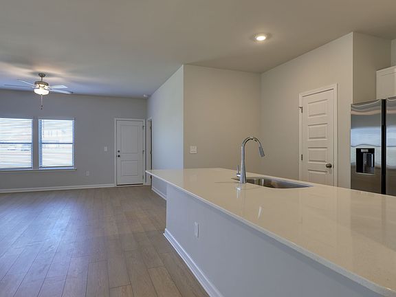 4th image of 108 Karenlee Cir