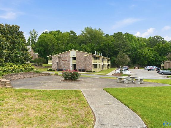 3rd image of 5143 Seven Pine Cir #7