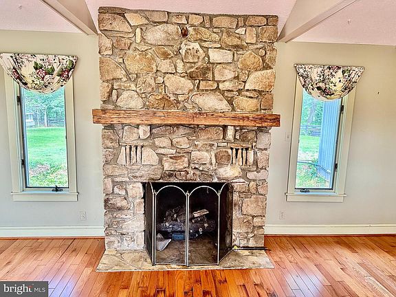 5th image of 7038 Beaconsfield Ln