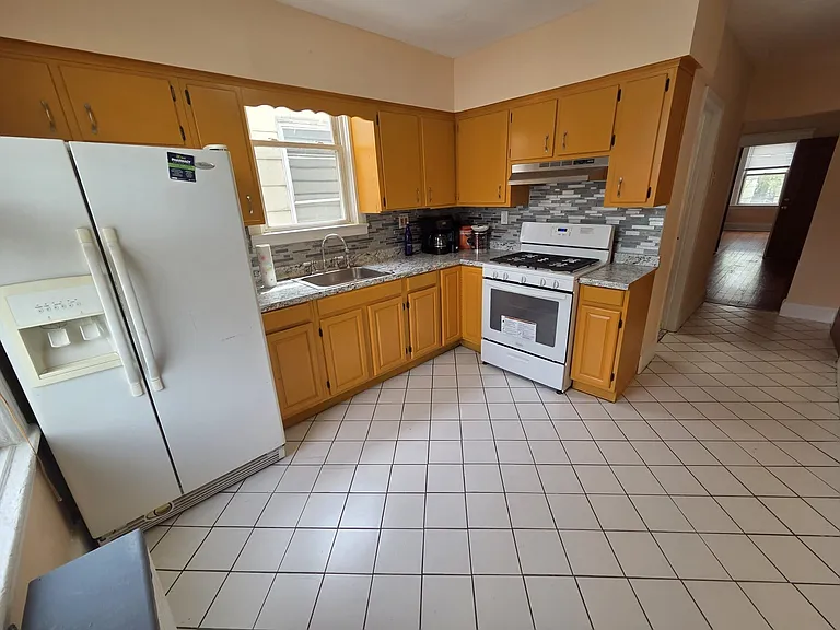 364 Woodlawn Ave #2 — Photo 12