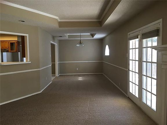 5th image of 220 Cozby St S