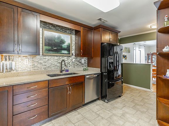 4th image of 630 Gale Dr NE