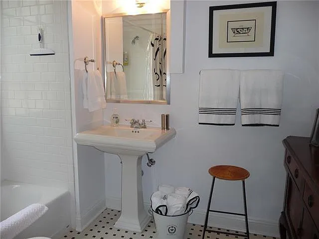 3300 Saint Charles Ave #27 — Photo 7