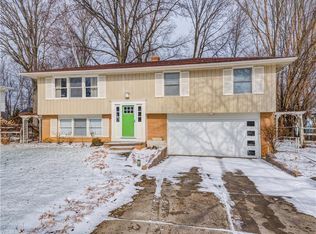 21370 Willow Ln, Strongsville, OH 44136