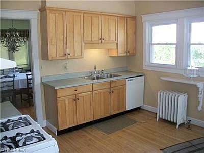 3rd image of 14902 Lake Ave