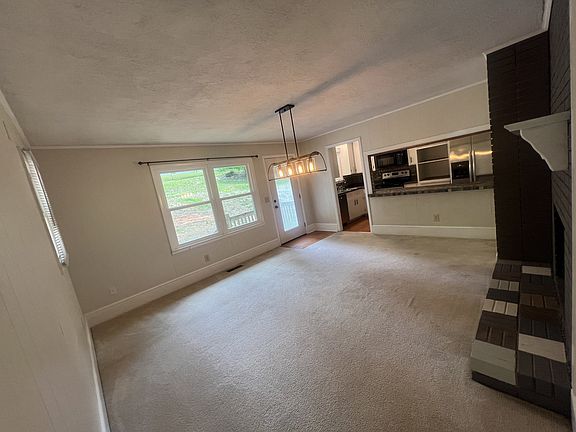 5th image of 225 Darnell Ln