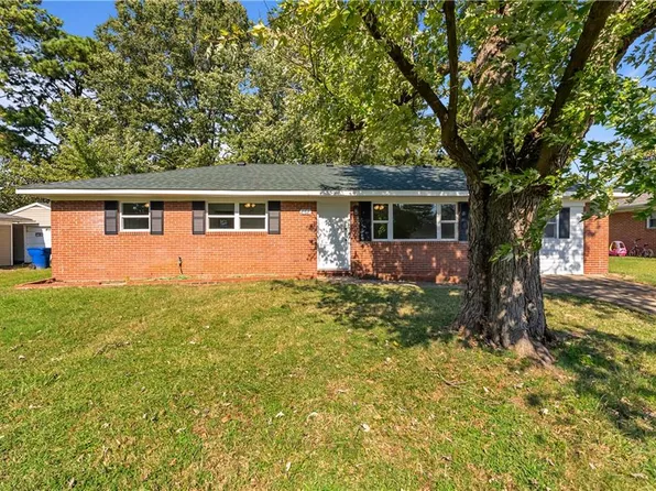 868 Rodin Ln, Virginia Beach, VA 23455