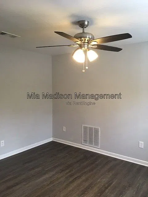 3 bed, 2.0 bath, 1476 sqft, $2,300 — Photo 4