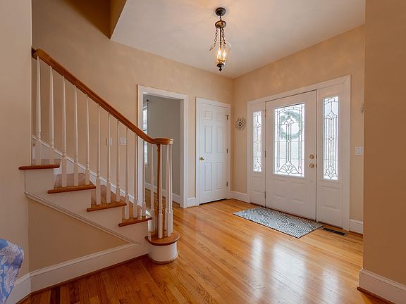 4th image of 206 Spickard St