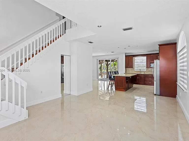 15835 NW 7th St — Photo 3