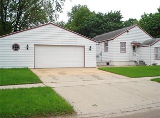 528 19th St NE, Cedar Rapids, IA 52402