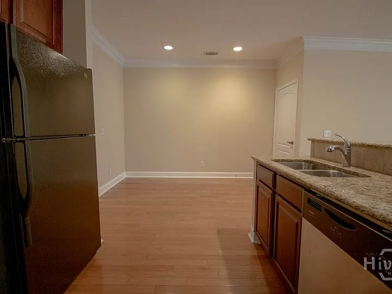 127 Ventura Pl — Photo 3