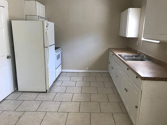 4th image of 2919 Sanchez St