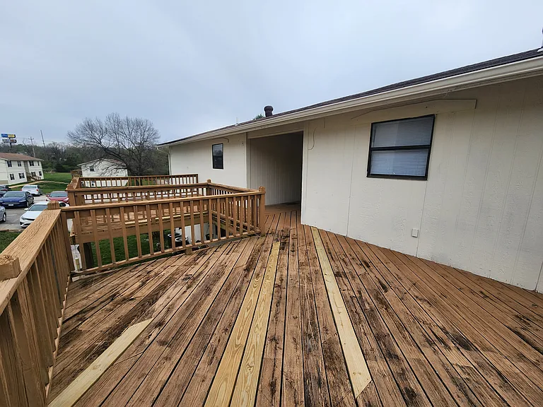 100 Walnut Grove Rd — Photo 1