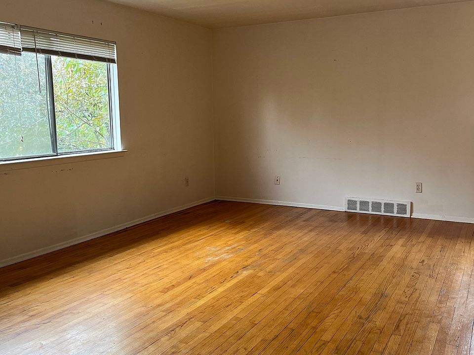 1st image of 822 Fountain St
