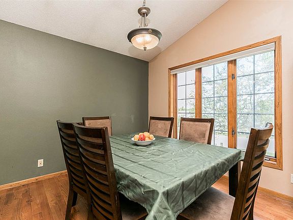 5th image of 111 Scott Dr