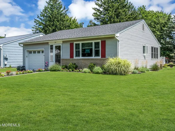 4 Basset Drive, Toms River, NJ 08757