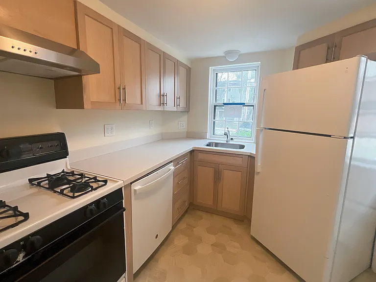 8 Garden Ct #5 — Photo 1