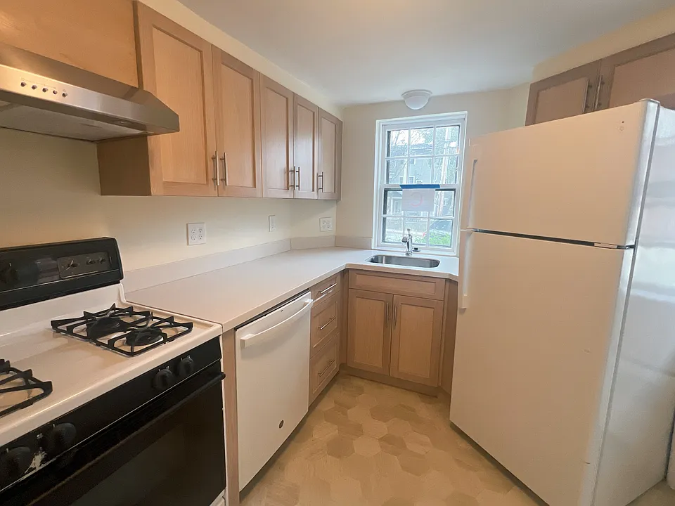 8 Garden Ct #5