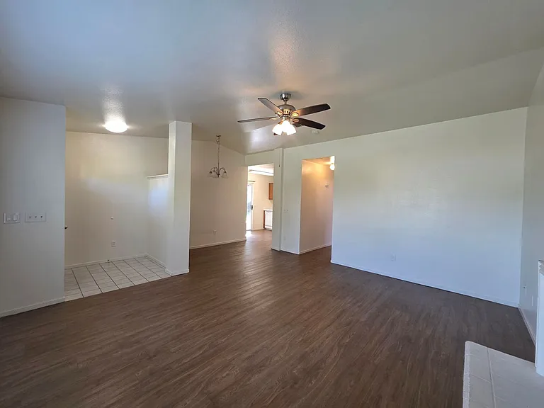 2211 W Sweet Ct — Photo 3