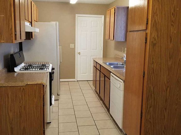 5th image of 117 Summerville Dr