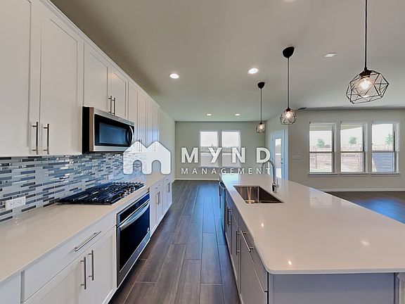 4th image of 9203 Gynerium Dr