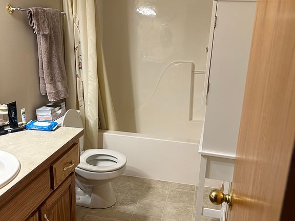 5th image of 16562 Polk St