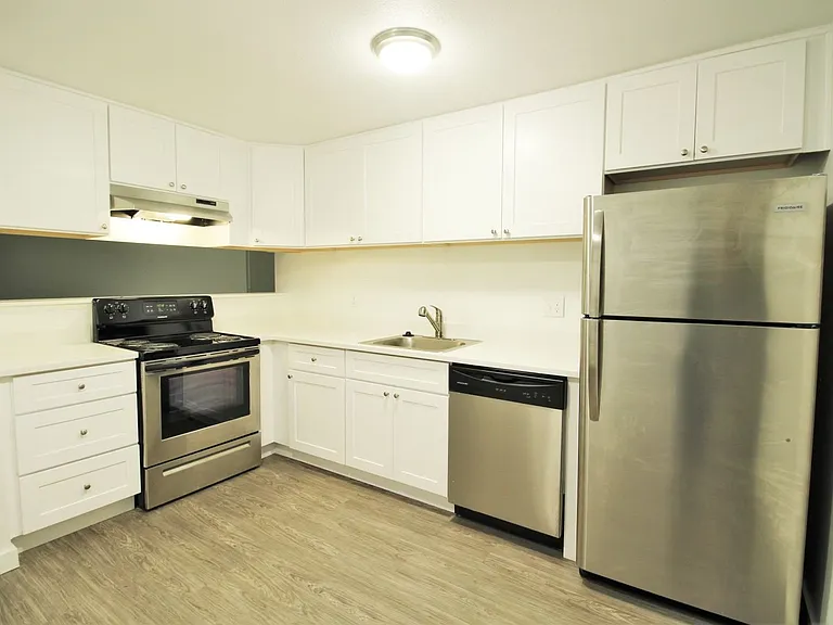 Bayview East Apartments — Photo 8