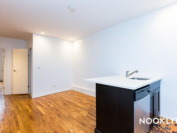 2nd image of 162 Manhattan Ave #2