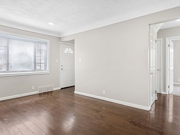 5th image of 2162 Champaign Rd