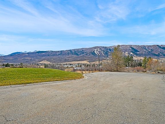 5th image of 3521 N Fox Run Dr #811-1