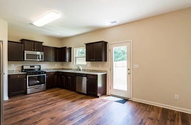 429 Fall Ct — Photo 4