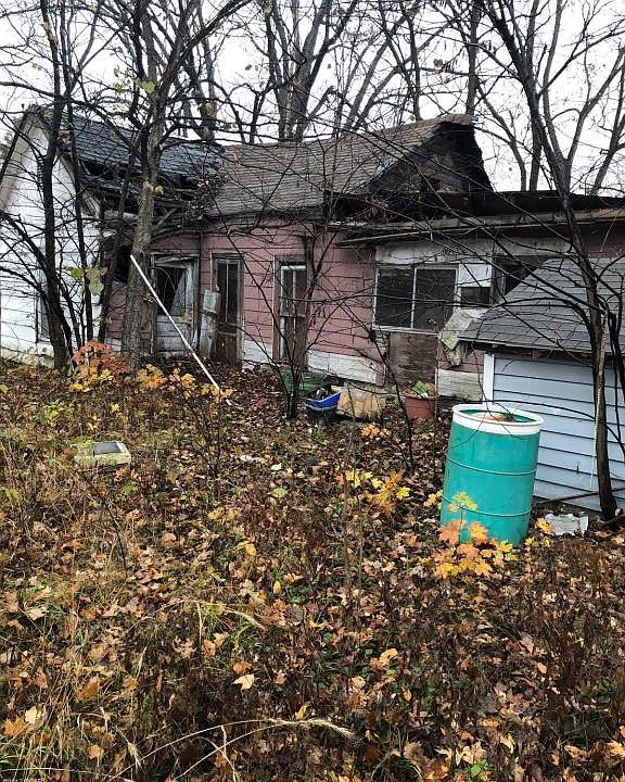 2nd image of 1152-1190 N Maple St