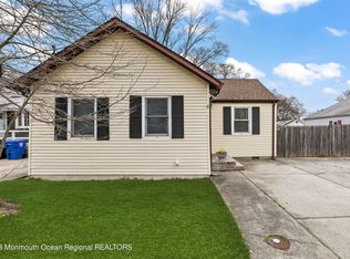 19 Neptune Pl, Middletown, NJ 07748