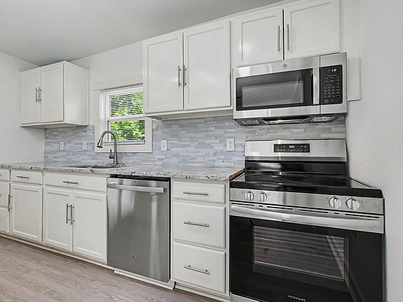 5th image of 2720 S Spring St