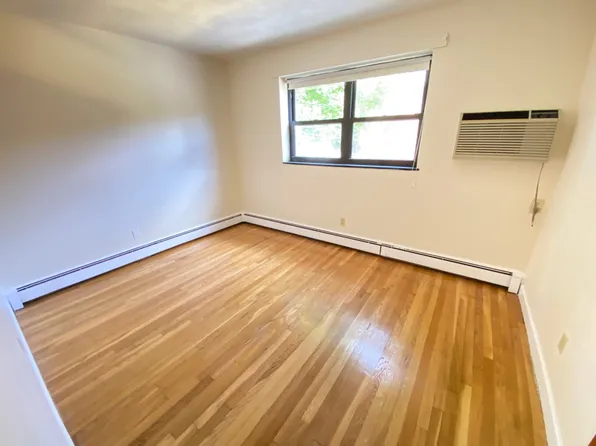 (undisclosed Address), Auburndale, MA 02466