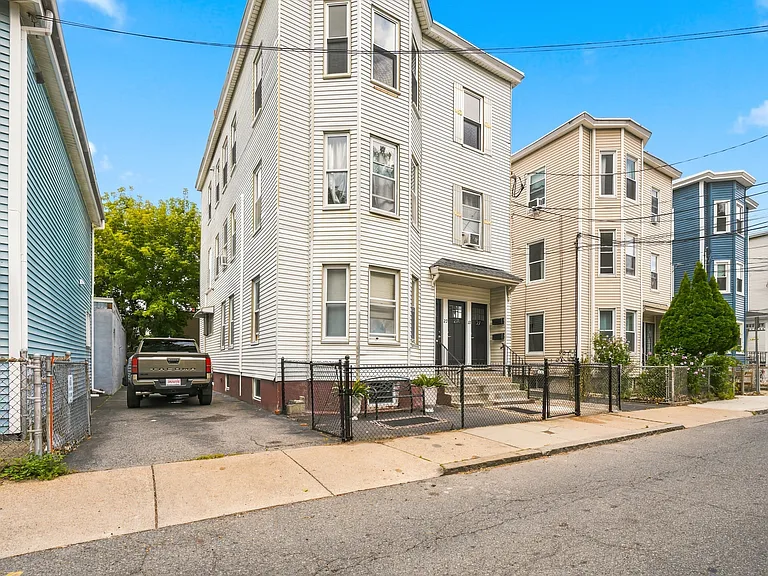 27 Linden St #27 — Photo 1