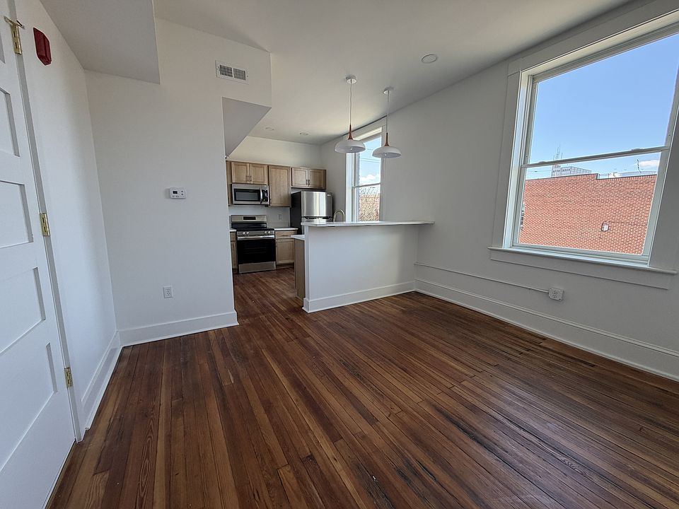 1st image of 901 5th St #203