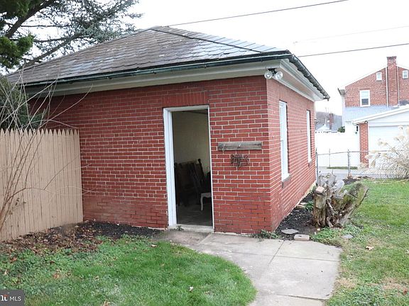 4th image of 624 Mount Laurel Ave